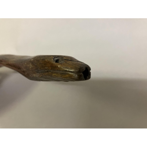 259 - A 19th century wooden knitting stick, with a snake’s head, approx. 26.5cm (Shipping category C)