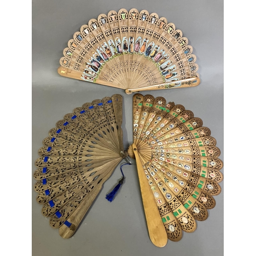 33 - A wood brisé fan of the type produced in Austria and then applied with scraps, in ascending size, ma... 