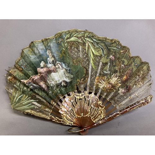 47 - An Art Nouveau fan, in ballon form, the shaped monture of blonde tortoiseshell, note the shapes when... 