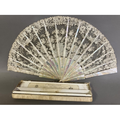 49 - A good Brussels lace fan, mounted on mother of pearl, burgau, including the ribs, the leaf most like... 