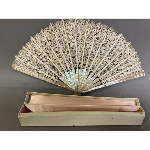 50 - Antique Lace: an early 20th century Maltese silk lace fan, the leaf mounted on pink mother of pearl ... 