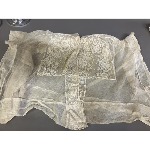 257 - Antique Lace: 19th century to the 1930’s, five items, the first a shoulder cape in cream net, with r... 