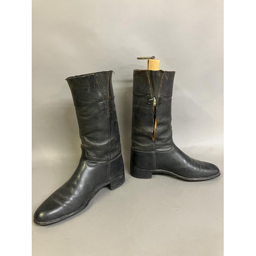 292 - A pair of leather two-tone riding boots with sturdy full boot trees, by Tom Hill, London (Shipping c... 