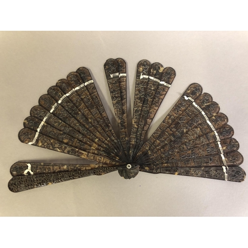 140 - C 1840’s a Chinese carved tortoiseshell brisé fan, with original box stamped with the name TugShing,... 