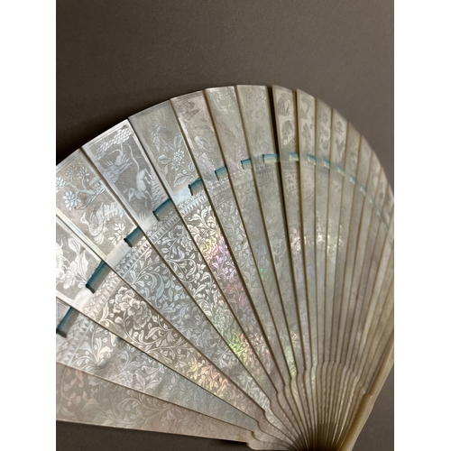 140B - A Chinese Mother of pearl brisé fan, with 21 inner sticks and two guards, entirely etched with tiny ... 