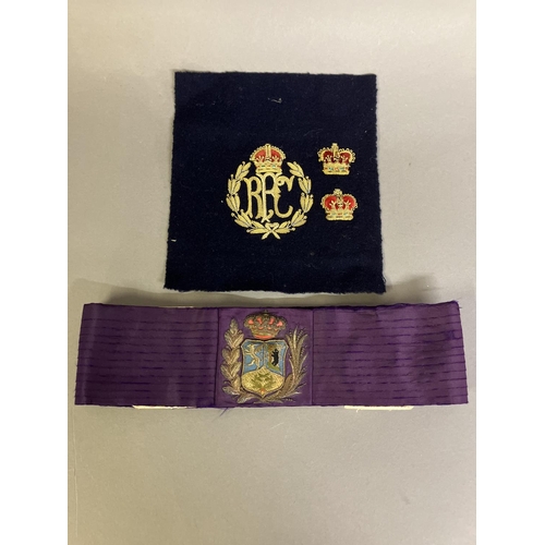 222 - Militaria: RFC, Royal Flying Corps gold bullion blazer badge, Kings Crown, unworn and with two small... 