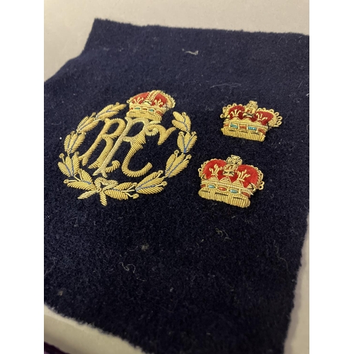 222 - Militaria: RFC, Royal Flying Corps gold bullion blazer badge, Kings Crown, unworn and with two small... 