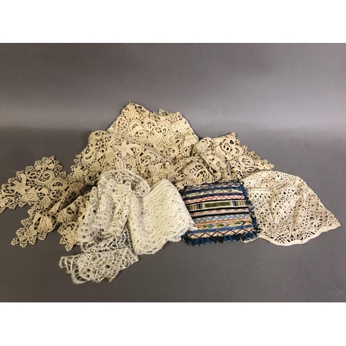 274 - Antique Lace and accessories: a deep and detailed Irish Crochet shawl collar with the lower edge wor... 