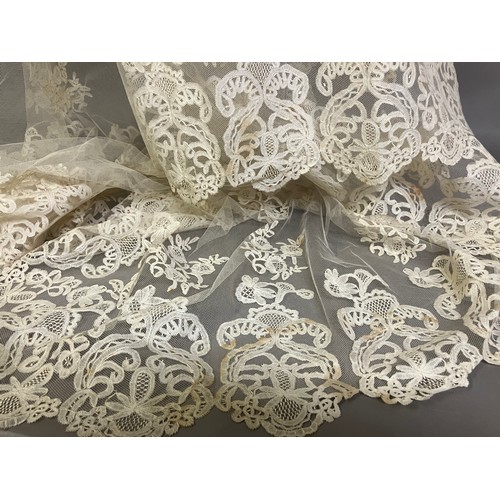 264 - A very large and fine quality late 19th century wedding veil, Honiton Bobbin Appliqué, deep lace bor... 