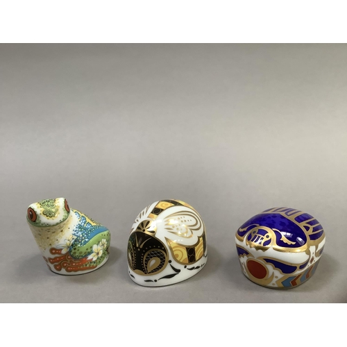 24 - Three Royal Crown Derby paperweights, including a tree frog, bumble bee, for Collector's Guild and a... 