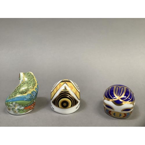 24 - Three Royal Crown Derby paperweights, including a tree frog, bumble bee, for Collector's Guild and a... 