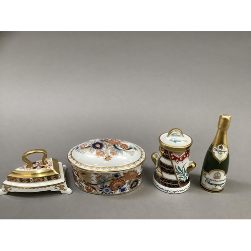 25 - Royal Crown Derby box and cover Ajanta exclusive for Royal Crown Derby Collector's Guild, oval, 4.5c... 