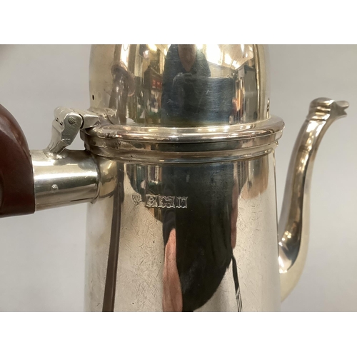 383 - Silver 18th century style coffee pot with domed lid, Birmingham 1970, approximate weight all in 22oz