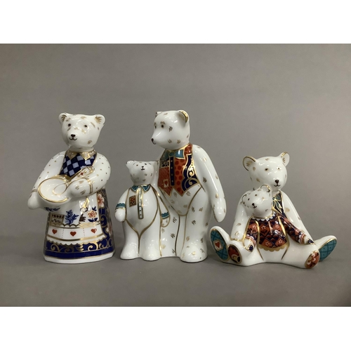 33 - A Royal Crown Derby family group of teddy bears including mother bear, father bear with young and se... 