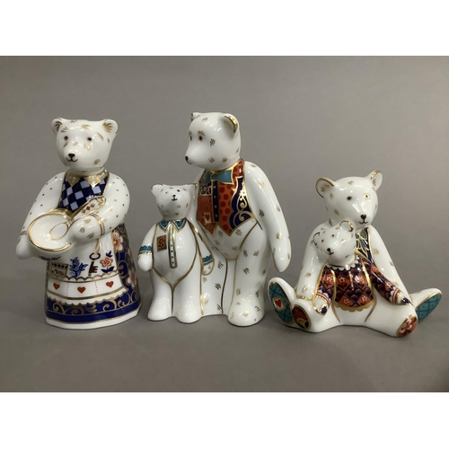 33 - A Royal Crown Derby family group of teddy bears including mother bear, father bear with young and se... 