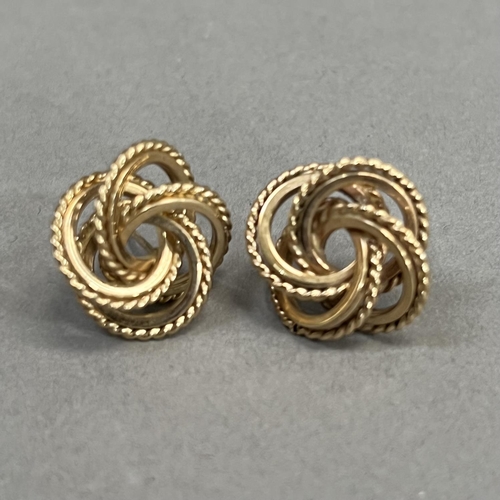 433 - A pair of ear studs in 9ct gold each of four interlocked rings with twisted wire surrounds on posts ... 