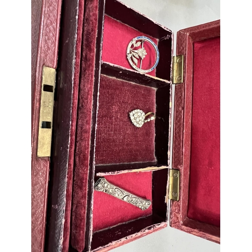 417 - AN early 20th century jewellery case covered in faux red leather with tiered red velvet lining toget... 