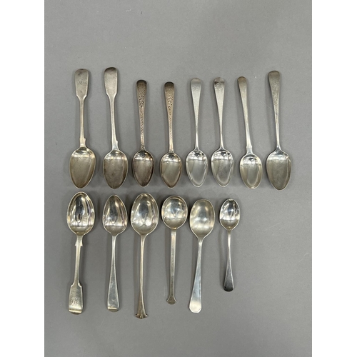 402 - A collection of late 18th, 19th and early 20th Century silver tea and coffee spoons, total approxima... 