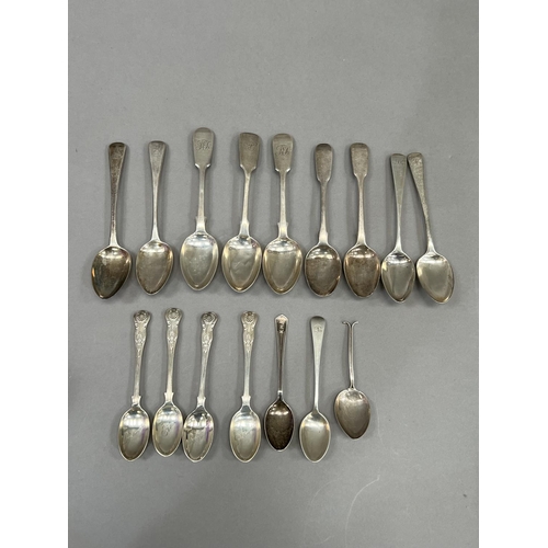 400 - A collection of early 19th and early 20th Century silver teaspoons, total approximate weight 8 3/4oz