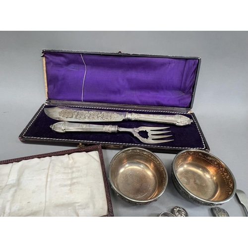 374 - A small collection of late 19th and early 20th Century silver plated cutlery including two boxed set... 