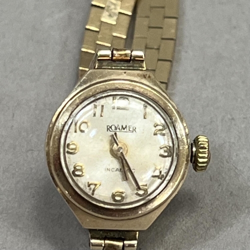 431 - A Roamer lady's manual wrist watch in 9ct gold case on a 9ct gold bracelet, total approximate net we... 