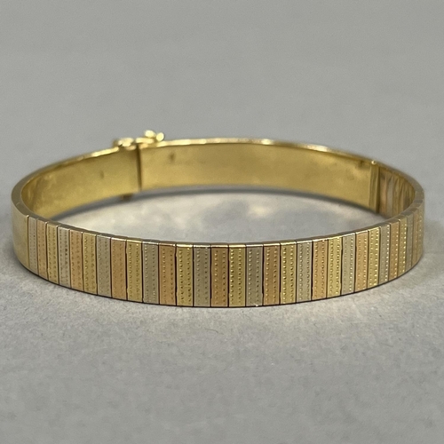 439 - A bracelet of flexible brick type links, A/F, in white, yellow and rose metal (test as 18ct gold), f... 