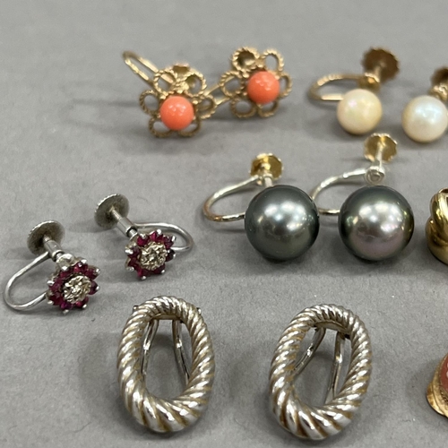 456 - Seven pairs of earrings all with clip or screw fittings and all in yellow or white metal (tests as 9... 