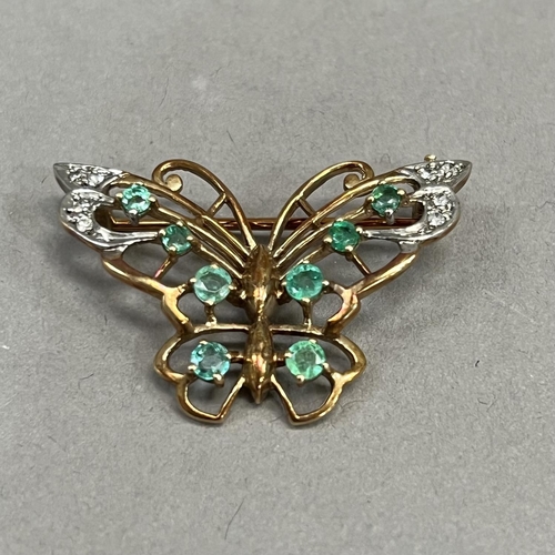 453 - An emerald and diamond butterfly brooch in 9ct gold, claw and grain set with graduated circular face... 