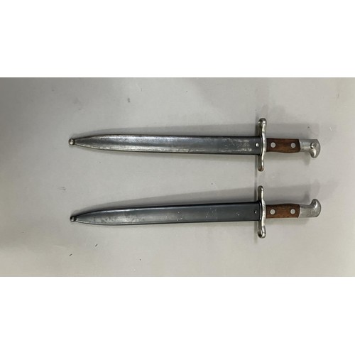 85 - Two WWII Swiss bayonets, stamped Waffenfabrik Nehausen nos.363704 and 471089 (2)