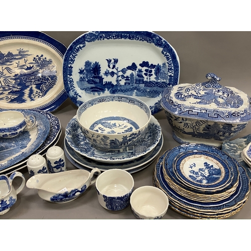 119 - A 19th century lidded willow pattern blue and white tureen with finial, together with other blue and... 