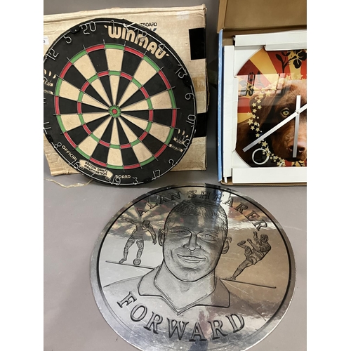 289 - Dart Board, clock, commemorative disc