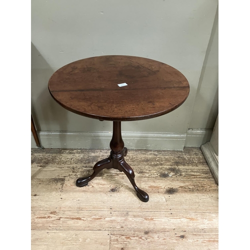 517 - A George III mahogany tripod table having birdcage and vase shaped pedestal, on cabriole legs with p... 