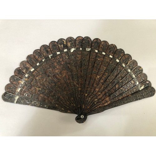 140 - C 1840’s a Chinese carved tortoiseshell brisé fan, with original box stamped with the name TugShing,... 