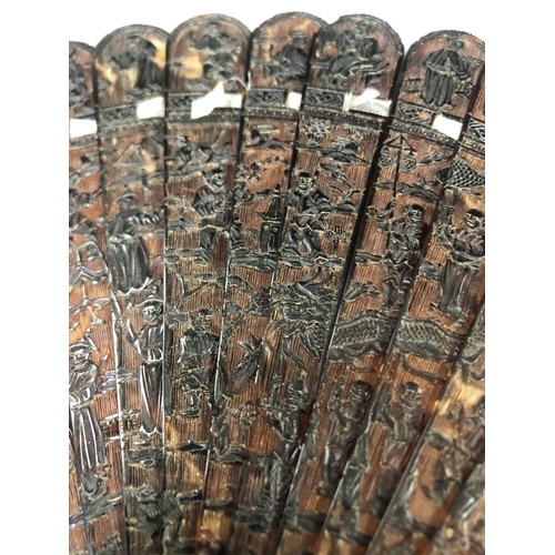 140 - C 1840’s a Chinese carved tortoiseshell brisé fan, with original box stamped with the name TugShing,... 