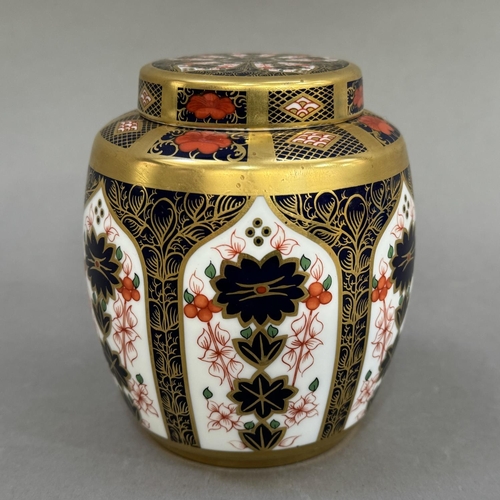 22 - A modern Royal Crown Derby pattern 1128 ginger jar and cover, 11cm