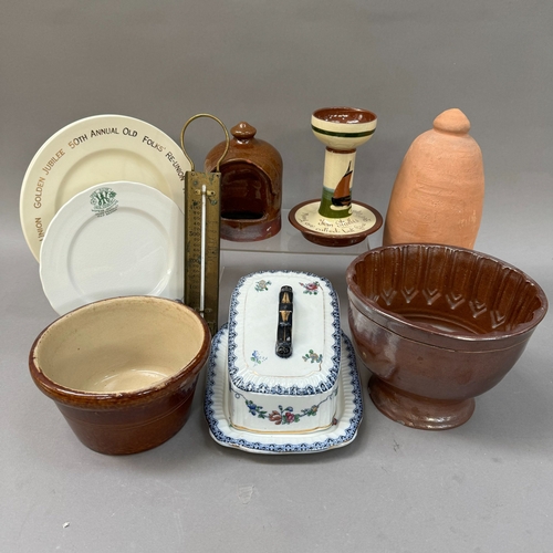 125 - A salt glaze jelly mould, a brown glaze pottery bowl, a Losel ware cheese dish and cover, a Torquay ... 