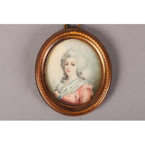 300 - A LATE 19TH/EARLY 20TH CENTURY PORTRAIT MINIATURE OF AN ELEGANT LADY with powdered hair, wearing a p... 