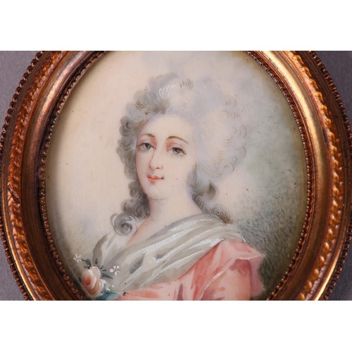 300 - A LATE 19TH/EARLY 20TH CENTURY PORTRAIT MINIATURE OF AN ELEGANT LADY with powdered hair, wearing a p... 