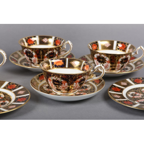 275 - A ROYAL CROWN DERBY COMPOSITE TEA SERVICE OF IMARI PALETTE, pattern 1128, comprising six cups and sa... 