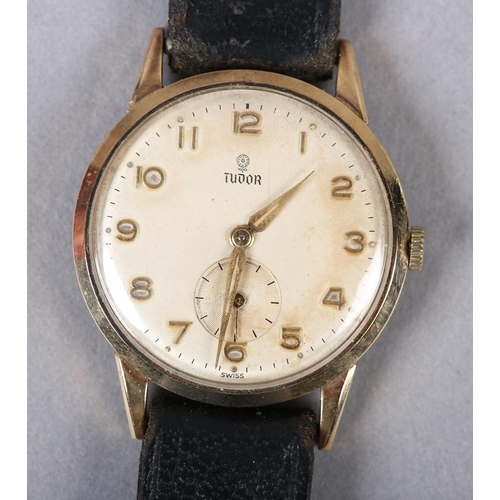 402 - A TUDOR GENTLEMAN’S MANUAL WRISTWATCH in 9ct gold case, c1960, tropical white dial with gilt Arabic ... 