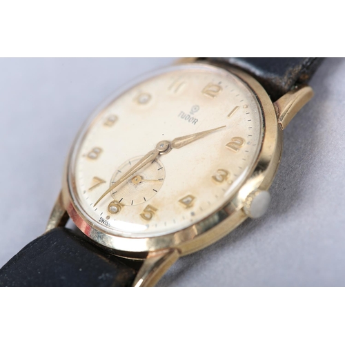 402 - A TUDOR GENTLEMAN’S MANUAL WRISTWATCH in 9ct gold case, c1960, tropical white dial with gilt Arabic ... 