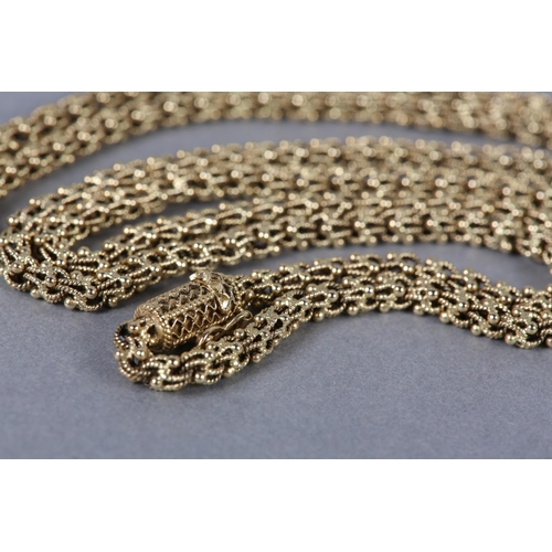 377 - A NECKLACE IN BEADED AND TWISTED WIRE LINKS of 14ct gold, Sheffield (import) 1973, fastened with a m... 