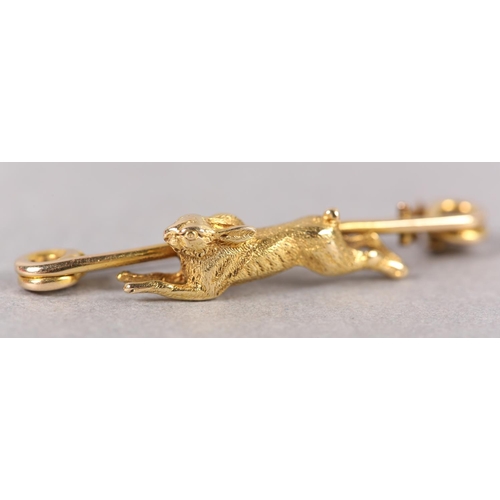 356 - AN EDWARD VII HARE STOCK PIN in 15ct gold, the engrave full relief coursing hare applied to the pin ... 