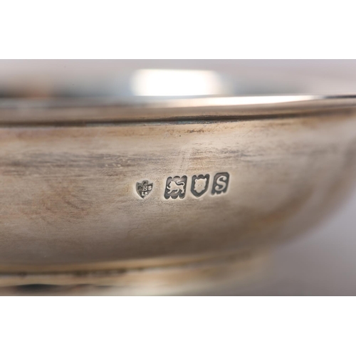 332 - A GEORGE V SILVER DISH, London 1913 for Edward Barnard & Sons Ltd, circular form over rim foot, appr... 