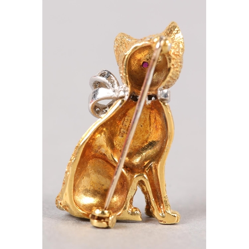 352 - A RUBY AND DIAMOND CAT BROOCH in 18ct yellow and white gold c1971, seated in detailed half relief wi... 