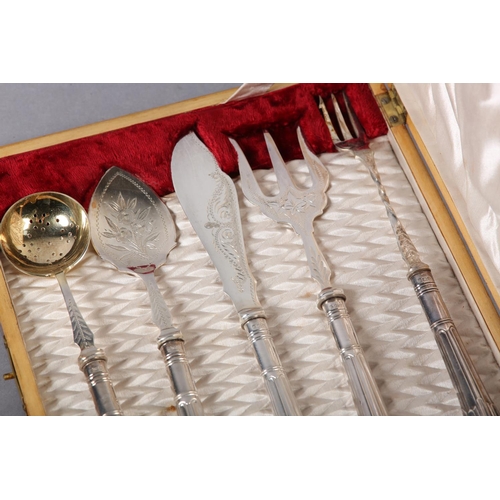 338 - A SET OF EDWARD VII SILVER HANDLED TEA SERVERS with silver plated blades, including pickle and meat ... 