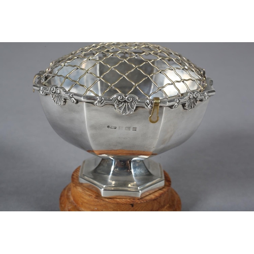 336 - AN ELIZABETH II SILVER ROSE BOWL, Birmingham 1990, Joseph Gloster Ltd, of octagonal outline with she... 