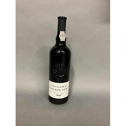 51 - TAYLOR'S VINTAGE PORT 1992. 1 Bottle. 75cl.