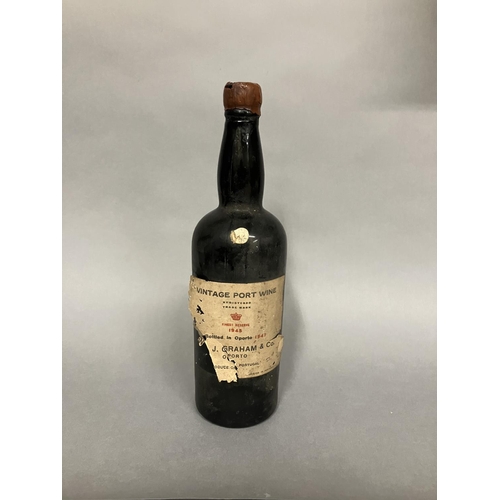 55 - GRAHAM'S VINTAGE PORT 1945 1 Bottles. 75cl . Level 1 Mid-Low neck. Wax seal not intact. Cork still e... 