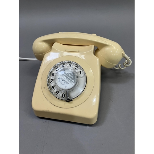 118 - A cream telephone